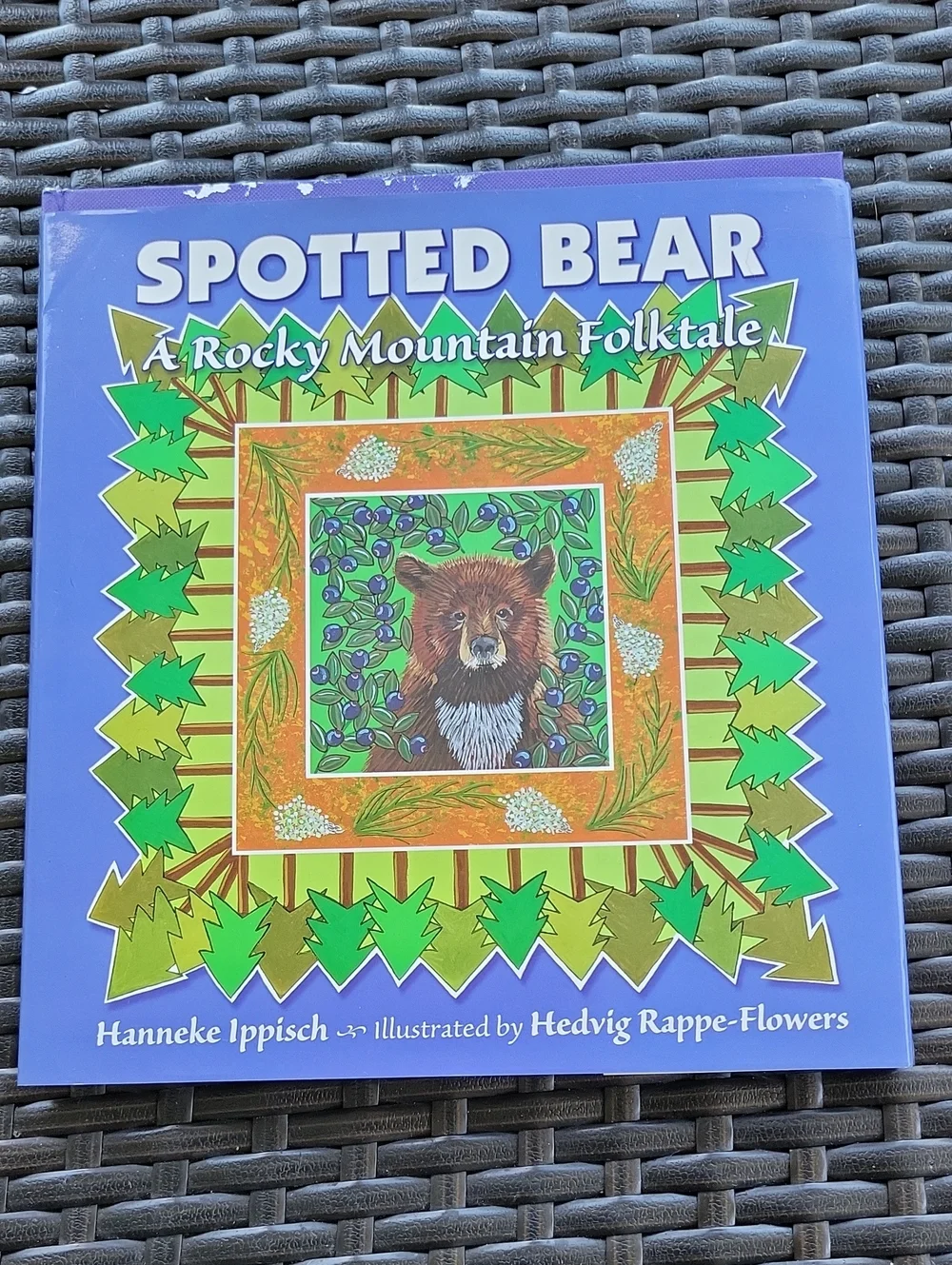 🌺3 For $10 Spotted Bear A Rocky Mountain Folktale - Blue Cover